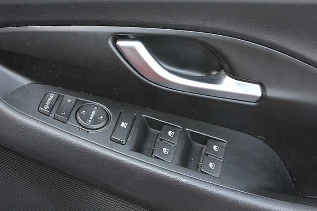 Hyundai i30 1.0T GDi SE Connect 5dr