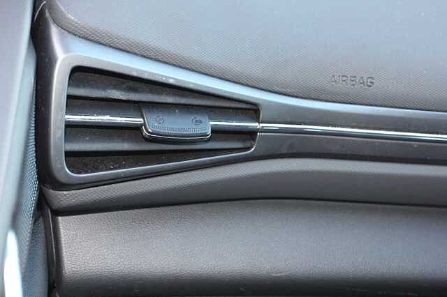 Hyundai IONIQ 1.6 GDi Hybrid Premium 5dr DCT