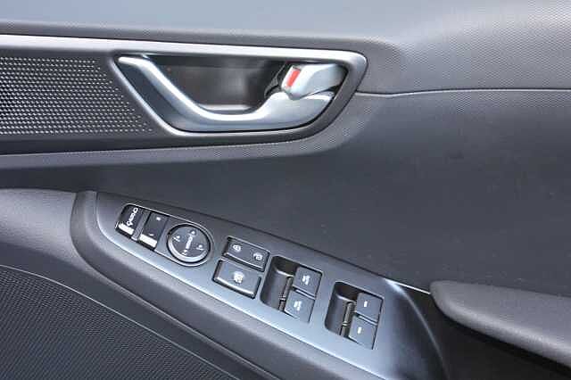 Hyundai IONIQ 1.6 GDi Hybrid Premium 5dr DCT