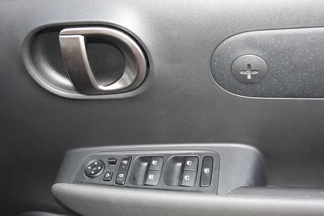Hyundai INSTER 85kW 02 49kWh 5dr Auto Black