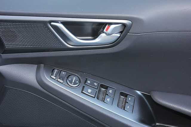 Hyundai IONIQ 1.6 GDi Hybrid Premium 5dr DCT