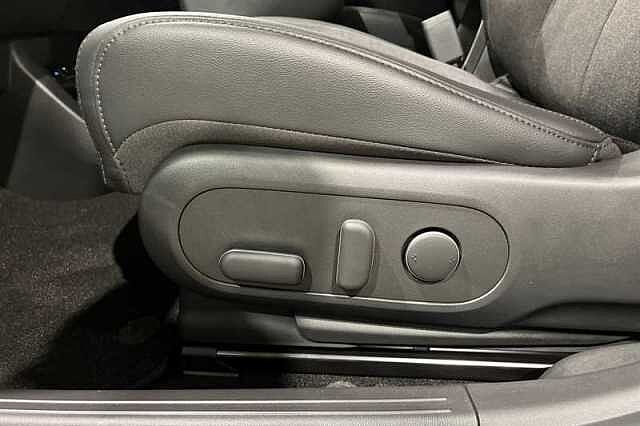 Hyundai IONIQ 5 84kWh Premium Hatchback 5dr Electric Auto (228 ps) White