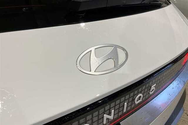 Hyundai IONIQ 5 84kWh Premium Hatchback 5dr Electric Auto (228 ps) White