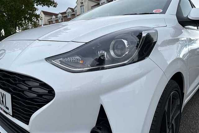 Hyundai I10 1.0 Premium Hatchback 5dr Petrol Auto Euro 6 (s/s) (63 ps) White