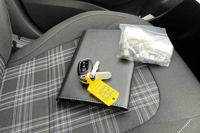 Hyundai I10 1.0 Premium Hatchback 5dr Petrol Auto Euro 6 (s/s) (63 ps) White