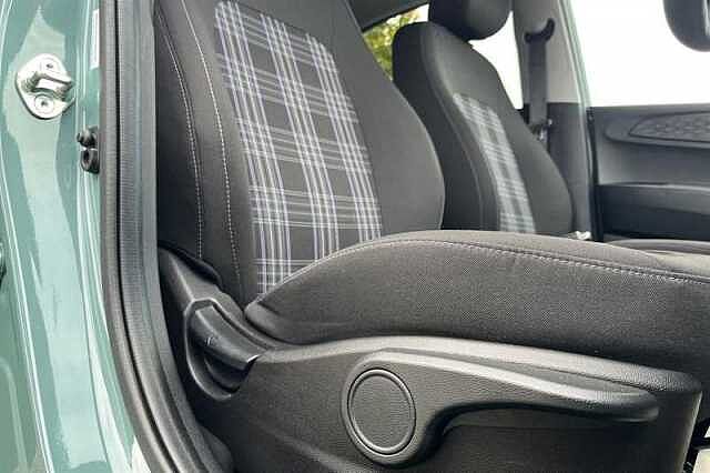 Hyundai I10 1.2 Premium Hatchback 5dr Petrol Auto Euro 6 (s/s) (79 ps) Green