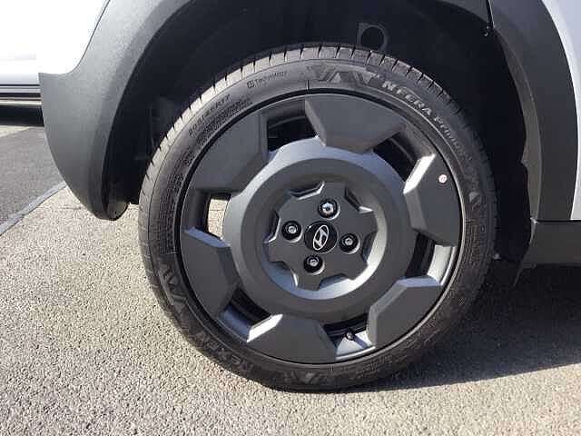 Hyundai INSTER 85kW Cross 49kWh 5dr Auto Silver