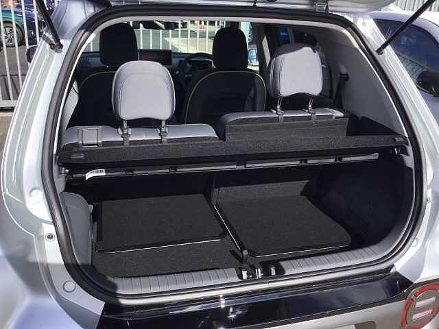 Hyundai INSTER 85kW Cross 49kWh 5dr Auto Silver