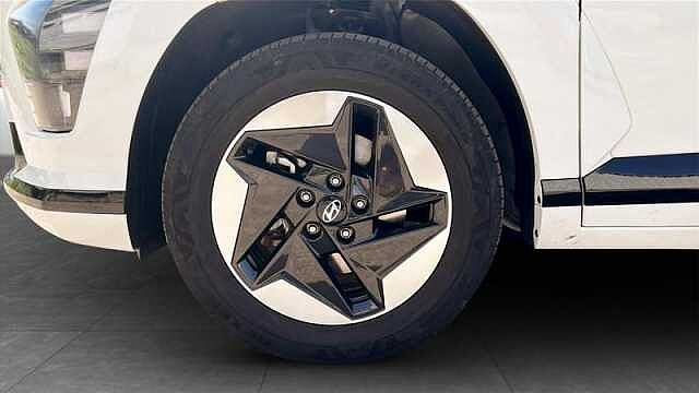 Hyundai KONA 65KWH ADVANCE 5DR AUTOMATIC Atlas White