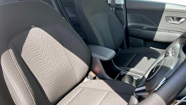 Hyundai KONA 65KWH ADVANCE 5DR AUTOMATIC Atlas White