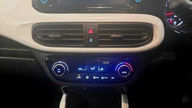 Hyundai I10 1.2 PREMIUM 5DR Dragon Red