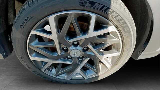 Hyundai KONA 1.6H-GDI HYBRID PREMIUM 5DR AUTOMATIC Ultimate Red