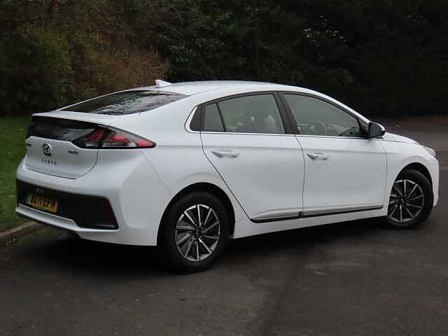 Hyundai IONIQ 38.3kWh Premium Hatchback 5dr Electric Auto (136 ps) White