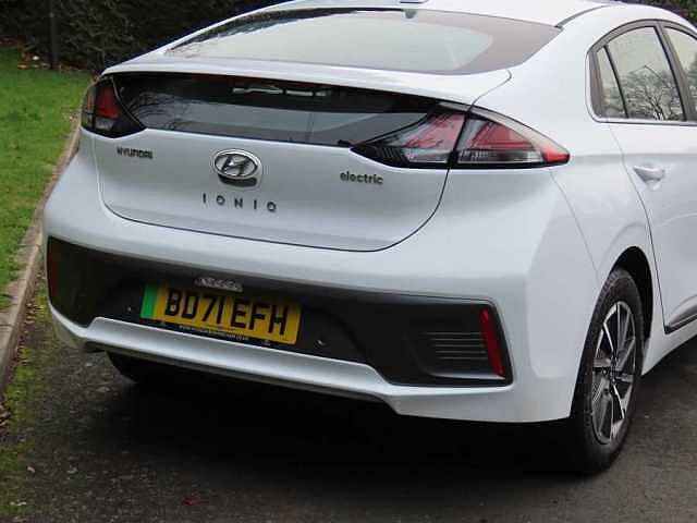 Hyundai IONIQ 38.3kWh Premium Hatchback 5dr Electric Auto (136 ps) White