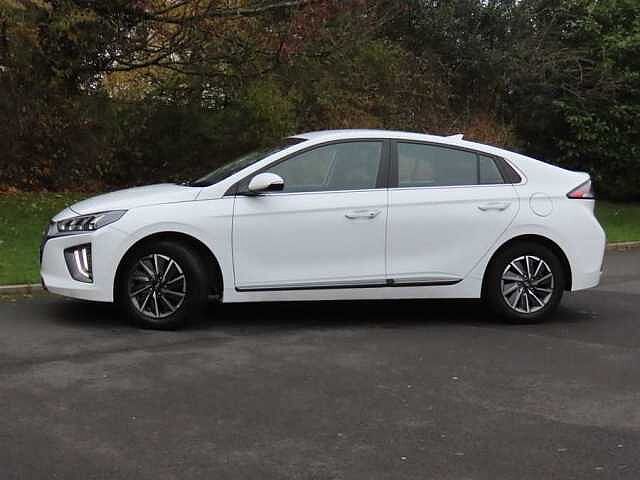 Hyundai IONIQ 38.3kWh Premium Hatchback 5dr Electric Auto (136 ps) White