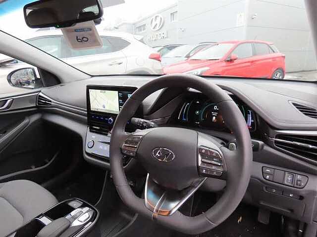 Hyundai IONIQ 38.3kWh Premium Hatchback 5dr Electric Auto (136 ps) White