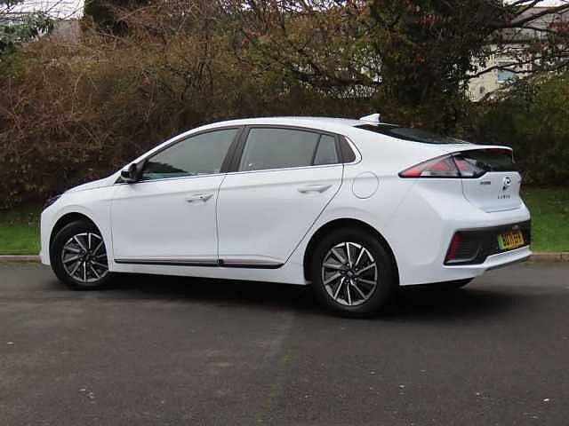 Hyundai IONIQ 38.3kWh Premium Hatchback 5dr Electric Auto (136 ps) White