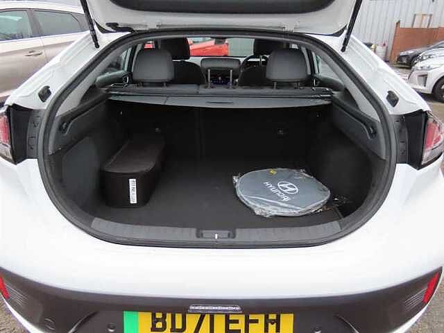 Hyundai IONIQ 38.3kWh Premium Hatchback 5dr Electric Auto (136 ps) White