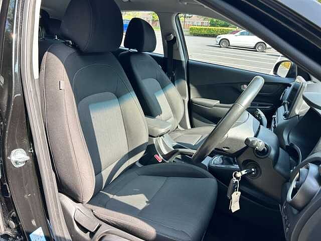 Hyundai KONA SE CONNECT T-GDI 1.0 MANUAL Black