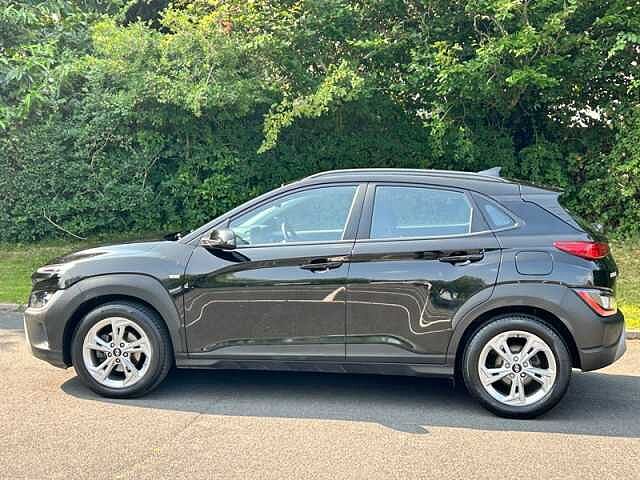 Hyundai KONA SE CONNECT T-GDI 1.0 MANUAL Black