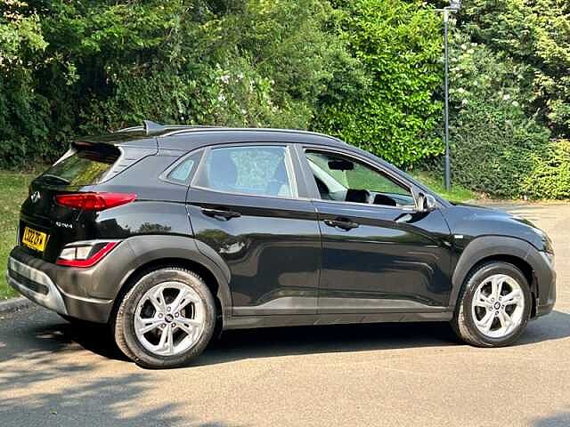 Hyundai KONA SE CONNECT T-GDI 1.0 MANUAL Black