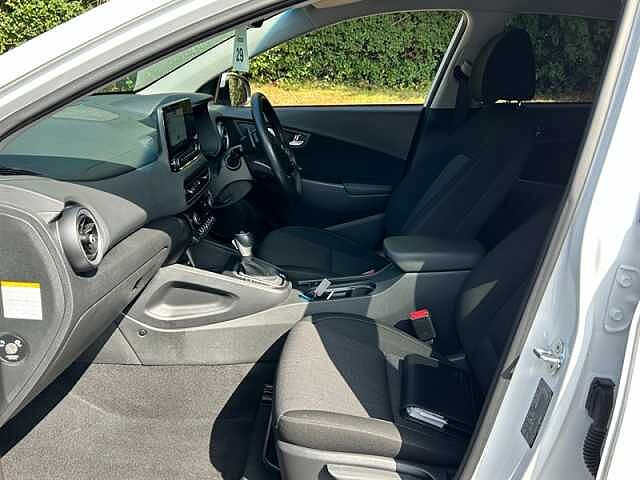 Hyundai KONA 1.6 h-GDi Premium SUV 5dr Petrol Hybrid DCT Euro 6 (s/s) (141 ps) White