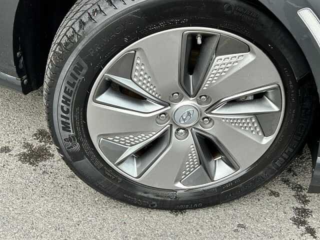 Hyundai KONA 64kWh Premium SE SUV 5dr Electric Auto (7kW Charger) (204 ps) Red