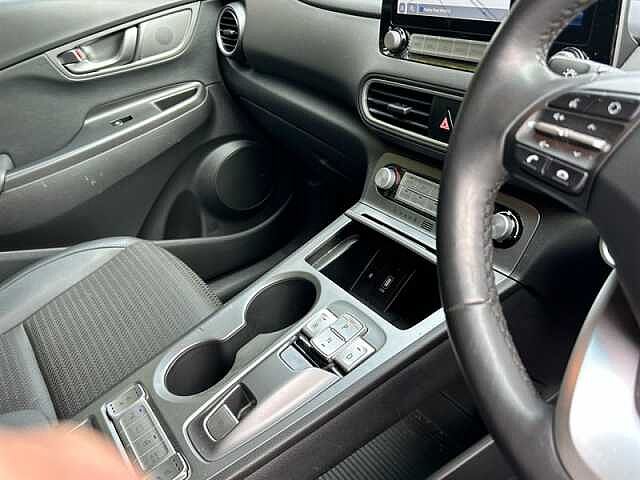 Hyundai KONA 64kWh Premium SE SUV 5dr Electric Auto (7kW Charger) (204 ps) Red