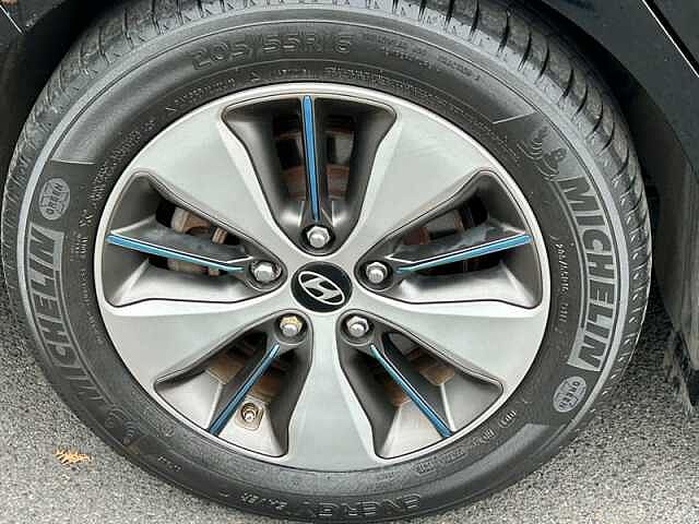 Hyundai IONIQ 1.6 h-GD GPFi 8.9kWh Premium SE Hatchback 5dr Petrol Plug-in Hybrid DCT Euro 6 ( Black