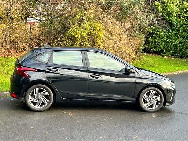 Hyundai I20 1.0 T-GDi MHEV SE Connect Hatchback 5dr Petrol Hybrid Manual Euro 6 (s/s) (100 p Black