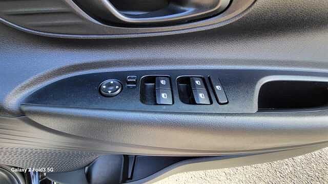 Hyundai I20 1.0 T-GDi MHEV SE Connect Hatchback 5dr Petrol Hybrid Manual Euro 6 (s/s) (100 p Black