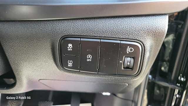 Hyundai I20 1.0 T-GDi MHEV SE Connect Hatchback 5dr Petrol Hybrid Manual Euro 6 (s/s) (100 p Black