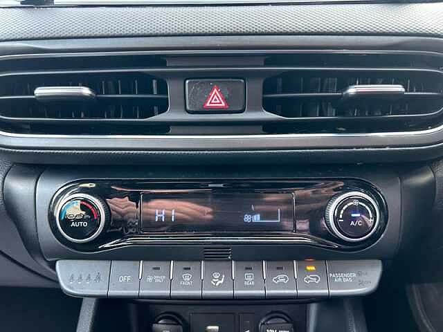 Hyundai KONA 1.6 h-GDi Premium SUV 5dr Petrol Hybrid DCT Euro 6 (s/s) (141 ps) Red