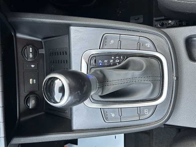 Hyundai KONA 1.6 h-GDi Premium SUV 5dr Petrol Hybrid DCT Euro 6 (s/s) (141 ps) Red