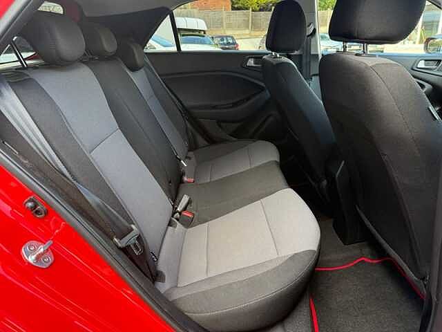 Hyundai i20 1.2 Premium Nav Hatchback 5dr Petrol Manual Euro 6 (s/s) (84 ps)