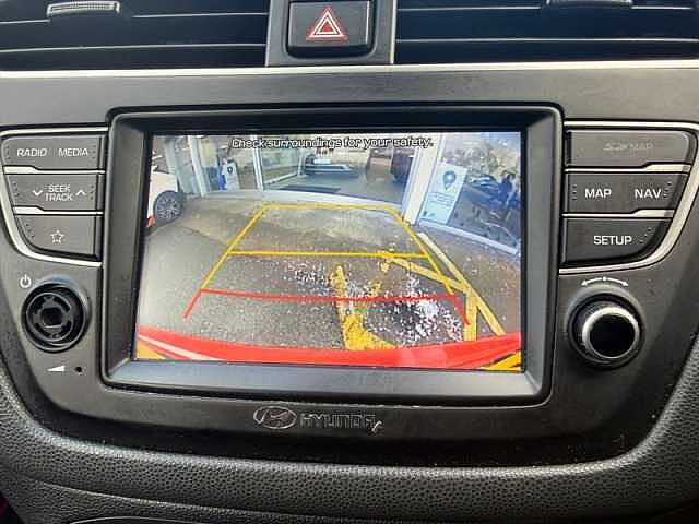 Hyundai i20 1.2 Premium Nav Hatchback 5dr Petrol Manual Euro 6 (s/s) (84 ps)