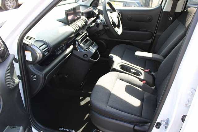 Hyundai INSTER Long Range 49kWh 02 Auto 5dr White