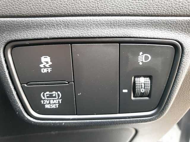 Hyundai TUCSON 1.6 TGDi Hybrid 230 SE Connect 5dr 2WD Auto White