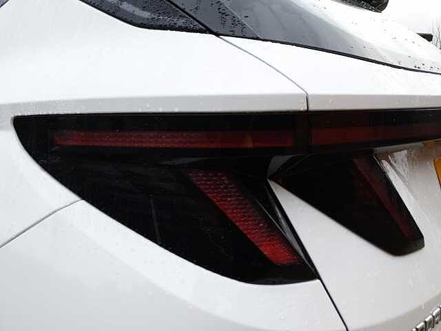 Hyundai TUCSON 1.6 TGDi Hybrid 230 SE Connect 5dr 2WD Auto White