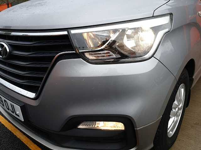 Hyundai i800 2.5 CRDi SE Nav 5dr