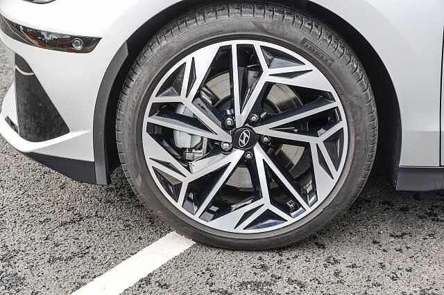 Hyundai IONIQ 6 E (325ps) Ultimate 77kWh (Dual Motor) AWD Silver