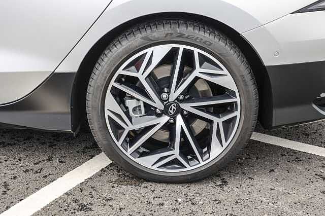 Hyundai IONIQ 6 E (325ps) Ultimate 77kWh (Dual Motor) AWD Silver