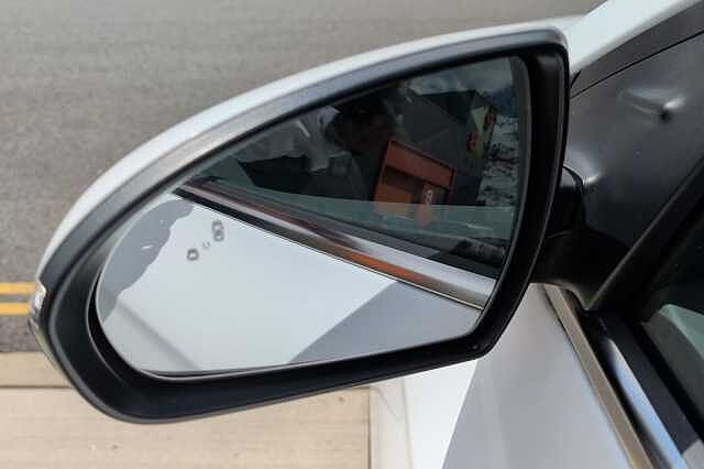 Hyundai IONIQ 1.6 GDi Plug-in Hybrid Premium SE 5dr DCT