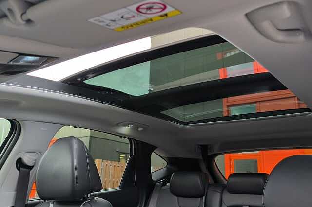 Hyundai TUCSON 1.6T Hybrid Ultimate 5dr Auto White