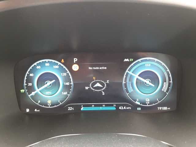 Hyundai SANTA FE 1.6 TGDi Hybrid Ultimate 5dr Auto White