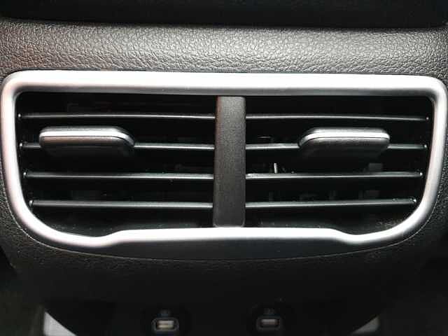 Hyundai SANTA FE 1.6 TGDi Hybrid Ultimate 5dr Auto White