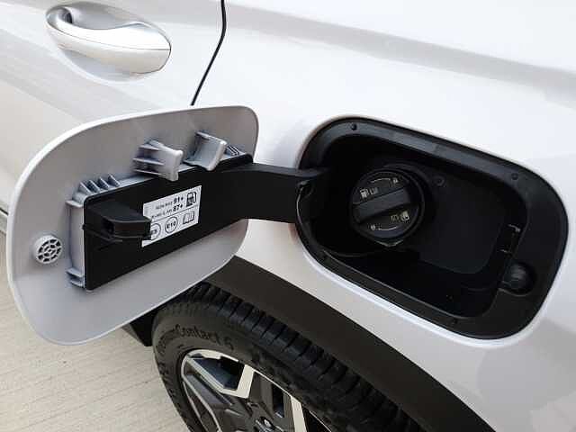 Hyundai SANTA FE 1.6 TGDi Hybrid Ultimate 5dr Auto White