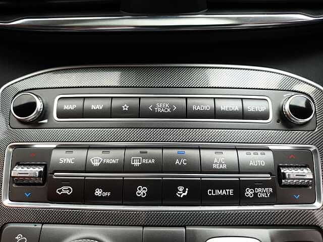 Hyundai SANTA FE 1.6 TGDi Hybrid Ultimate 5dr Auto White
