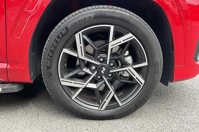 Hyundai TUCSON 1.6T Plug-in Hybrid N Line S 5dr Auto Engine Red