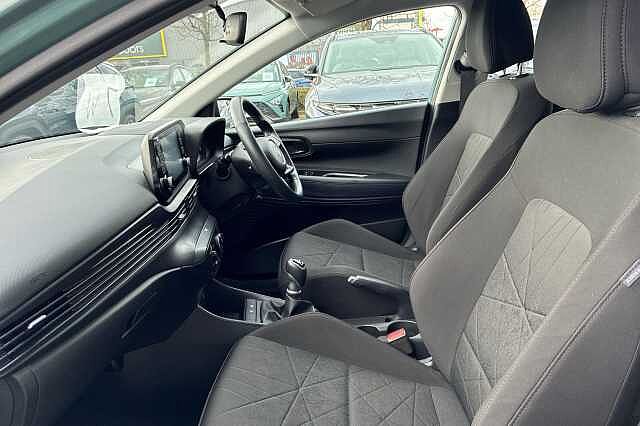 Hyundai BAYON T-GDI SE CONNECT MHEV Green